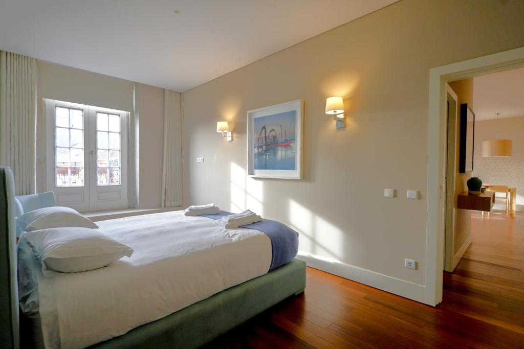 Cardosas Square Apartments by Porto City Hosts photo 2