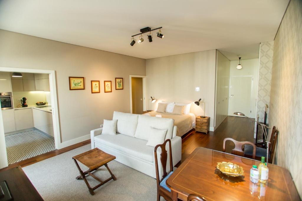Cardosas Square Apartments by Porto City Hosts photo 3