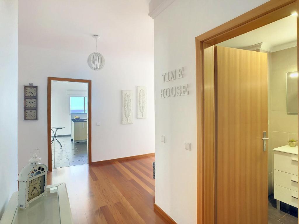 Time House Apartment by LovelyStay photo 3