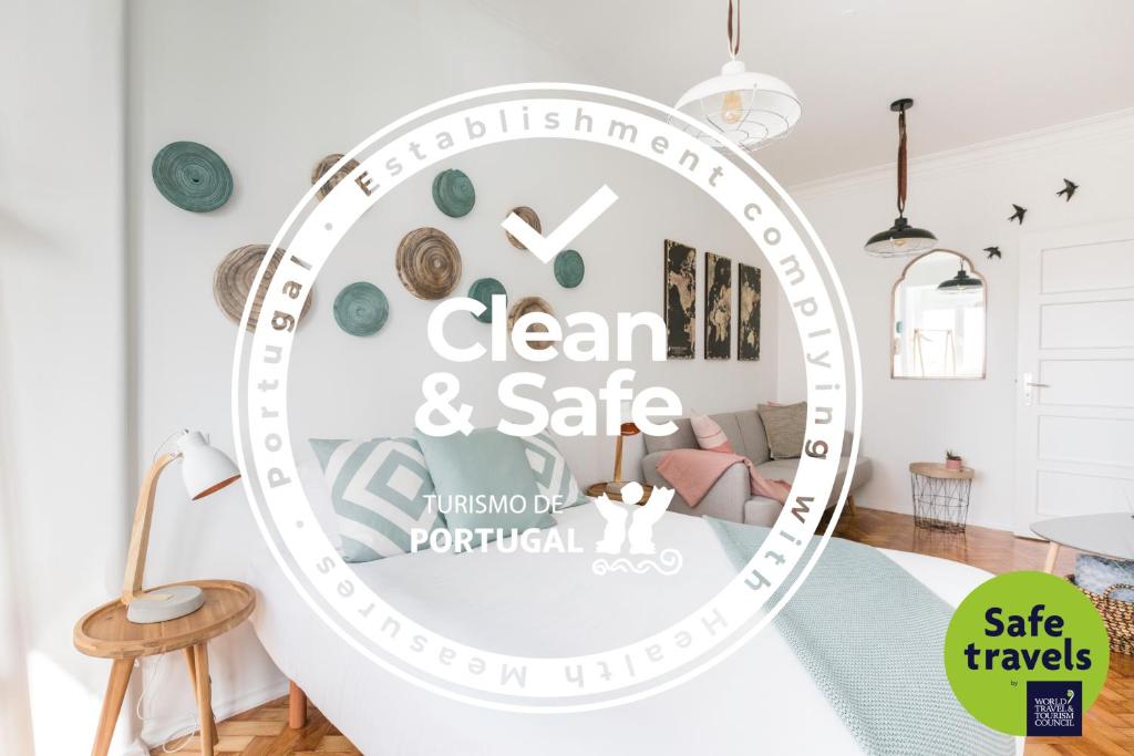 Stroll to Coffee Shops Near a Renovated Hillside Apartment in Graça — photo 1