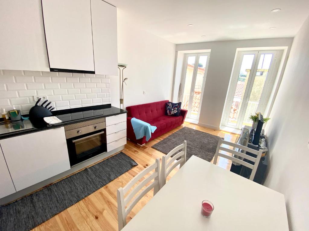 20-2 Lisbon Castle view apartment with French terrace — photo 1