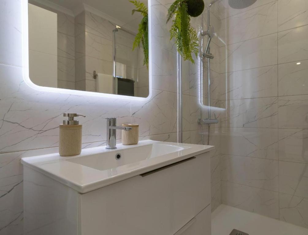 Stunning Modern Apartment In Oura photo 3