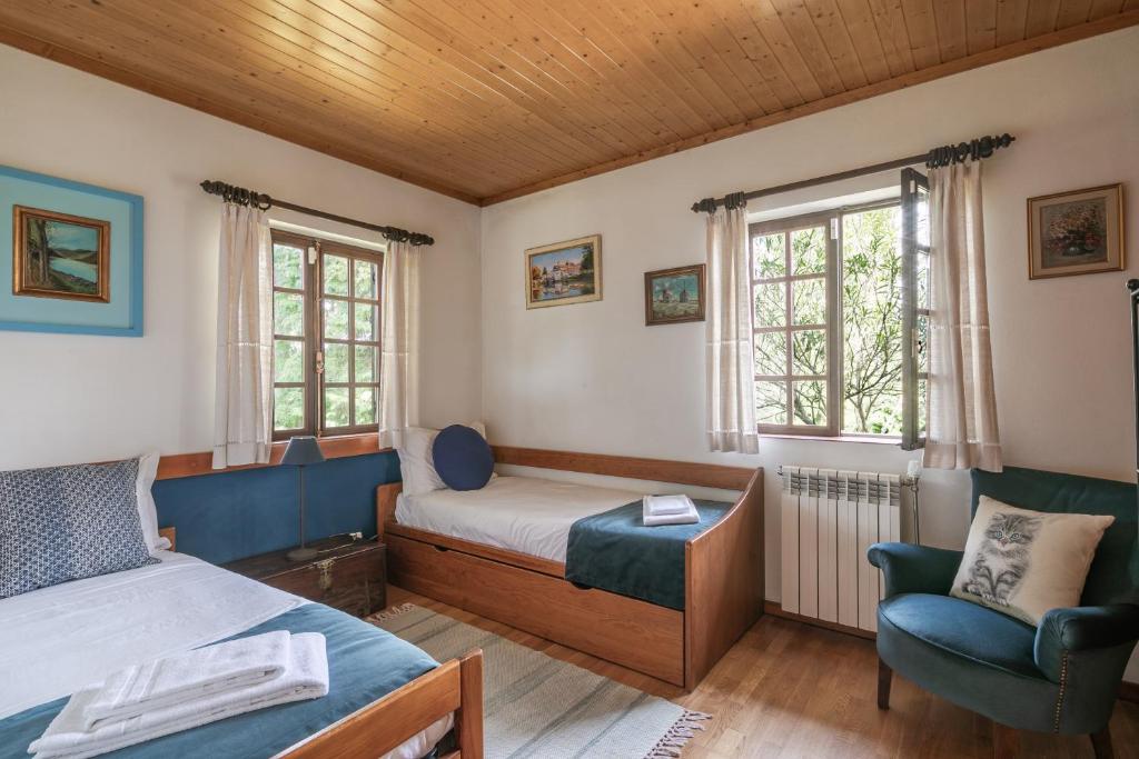 Torrinheira ~ Family Pool Villa and Woods photo 2