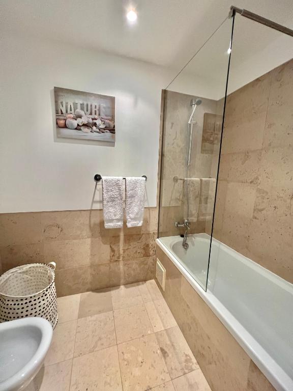 Superbe appartement spacieux avec terrasse vue piscine photo 3