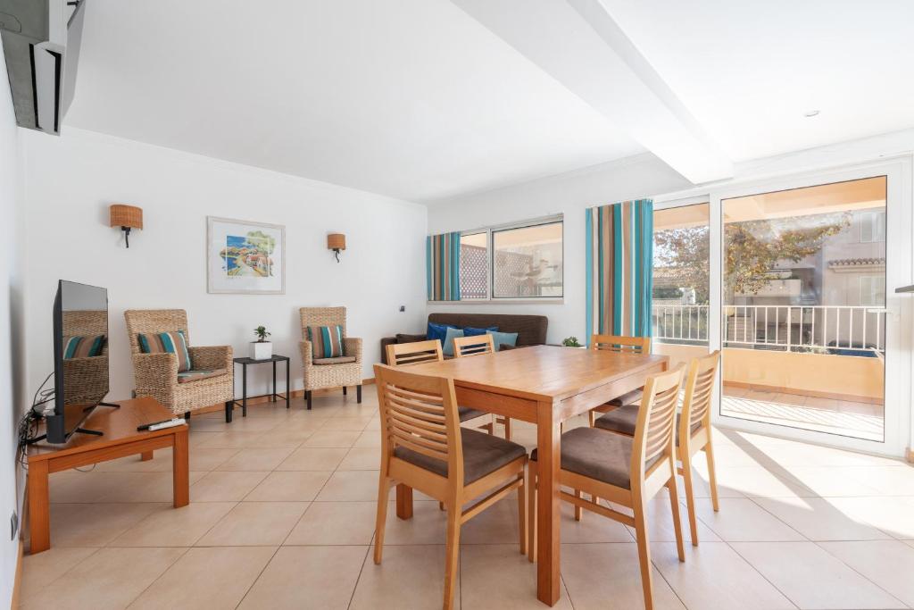 Comfortable Duplex Apartment with 2 bedrooms & 2 terraces 200 m away from the Ocean — photo 1