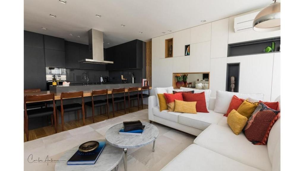 Superb Modern and Unique Liberdade Apt — photo 1