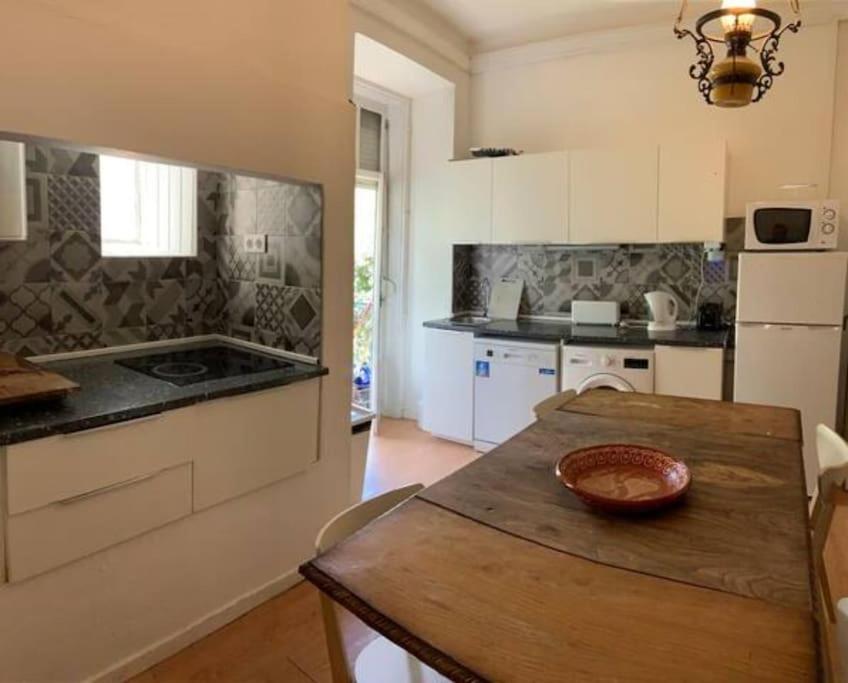 Stay as a Local! Santos Historical 6 Bedroom Apartment III photo 3
