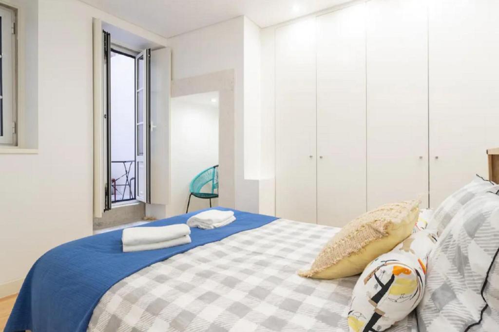 Comfortable Apartment in Bairro Alto by LovelyStay photo 2