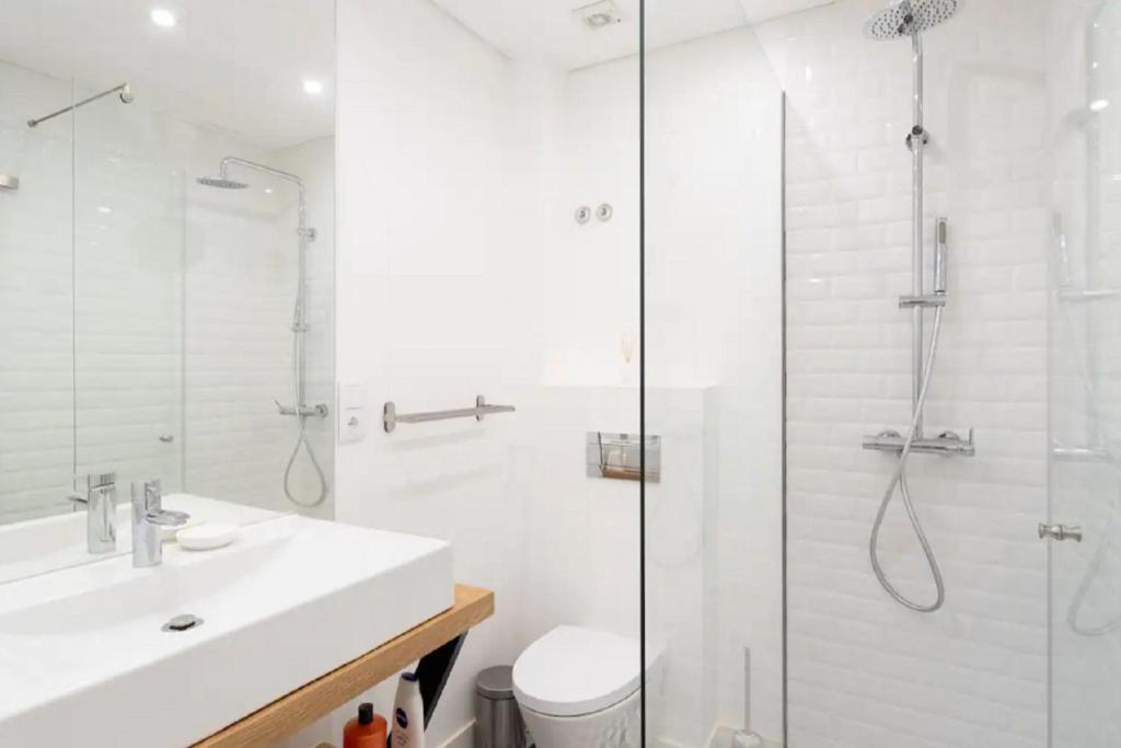 Comfortable Apartment in Bairro Alto by LovelyStay photo 3