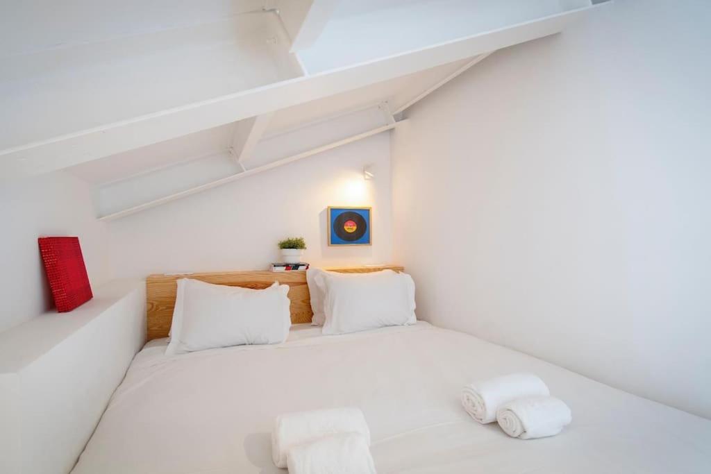 Liberdade Stylish Attic Apt with AC and City View photo 2