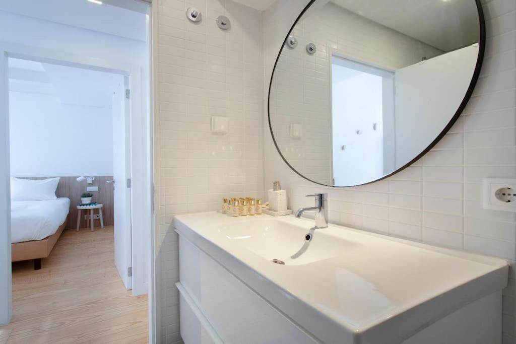 Liberdade Stylish Attic Apt with AC and City View photo 3