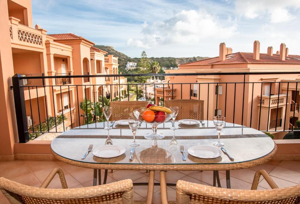 Stunning 2 Bedroom Apartment 500m to Luz Beach — photo 1