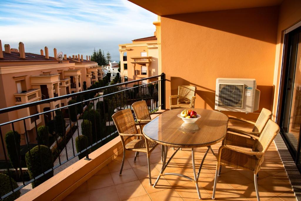 Stunning 2 Bedroom Apartment 500m to Luz Beach photo 2