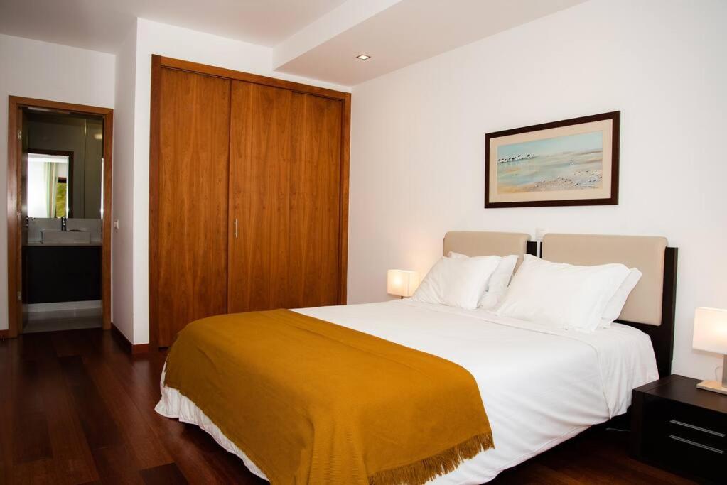 Stunning 2 Bedroom Apartment 500m to Luz Beach photo 3