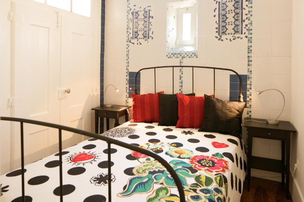 Bright and Spacious Apartment in historic Lisbon neighborhood - TTL269 photo 2