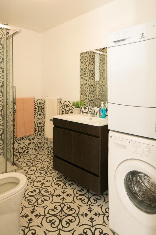 Bright and Spacious Apartment in historic Lisbon neighborhood - TTL269 photo 3