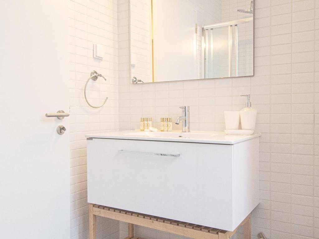 Bairro Alto Charming Bright Apt with AC Elevator photo 3