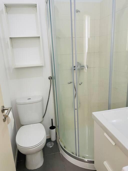 RSRC NEW AC Central & Bright 1BR apartment photo 3