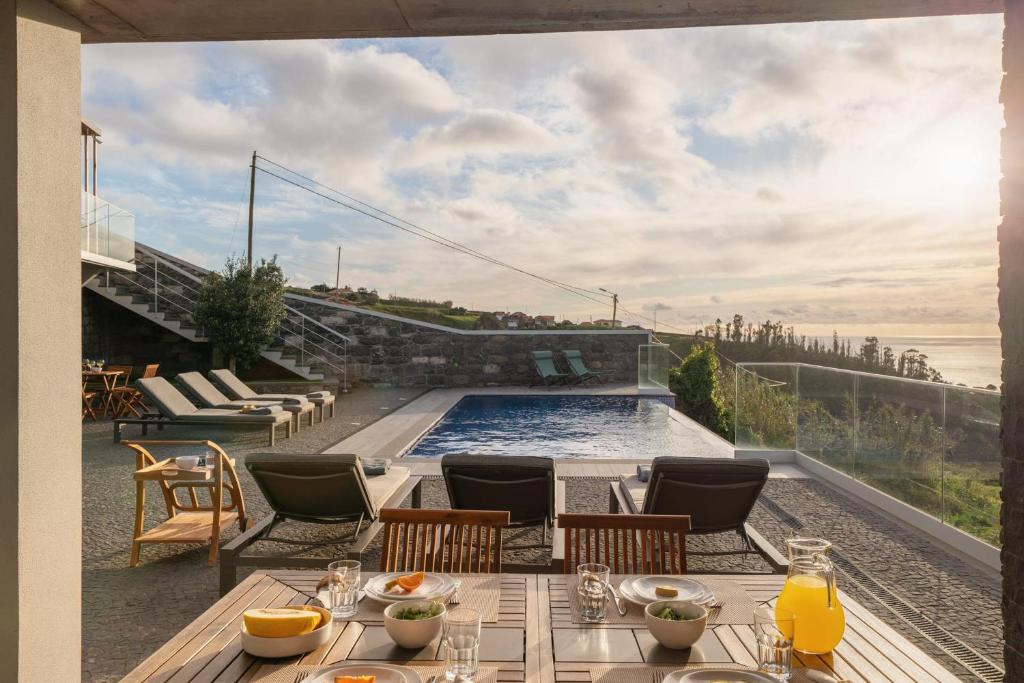 With pool and sea view - Vila da Ribeira da Vaca photo 3