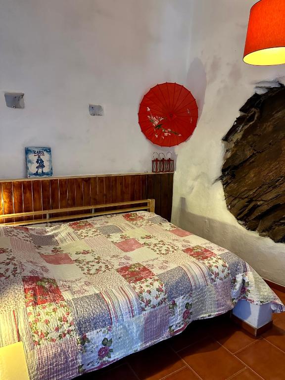 Romantic room with en suite bathroom for private use photo 2