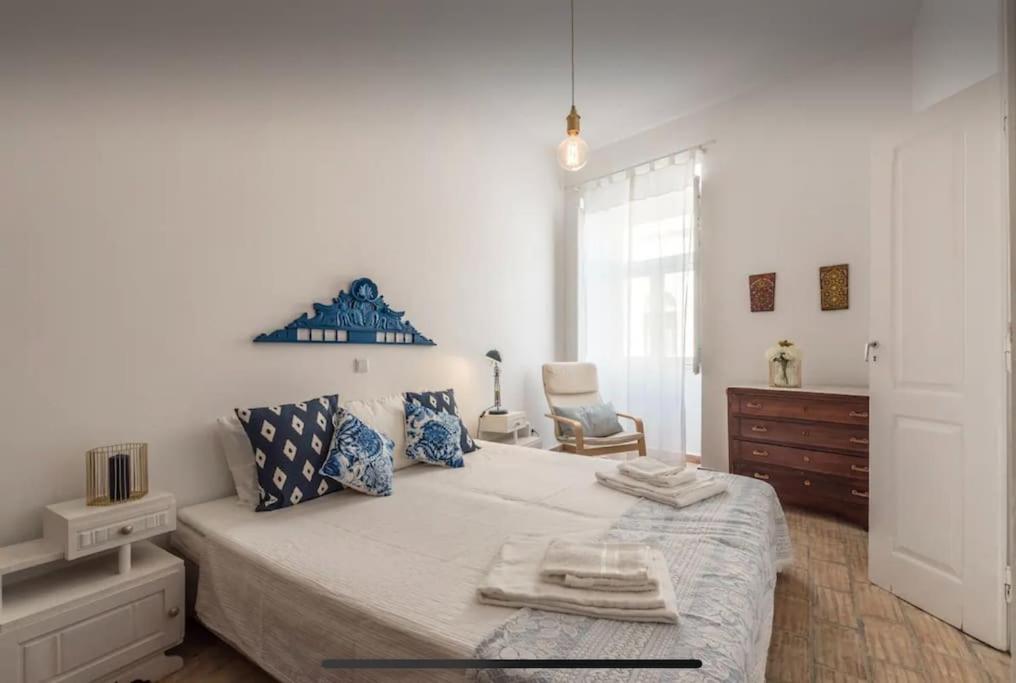 Traditional townhouse with private patio and pool photo 2