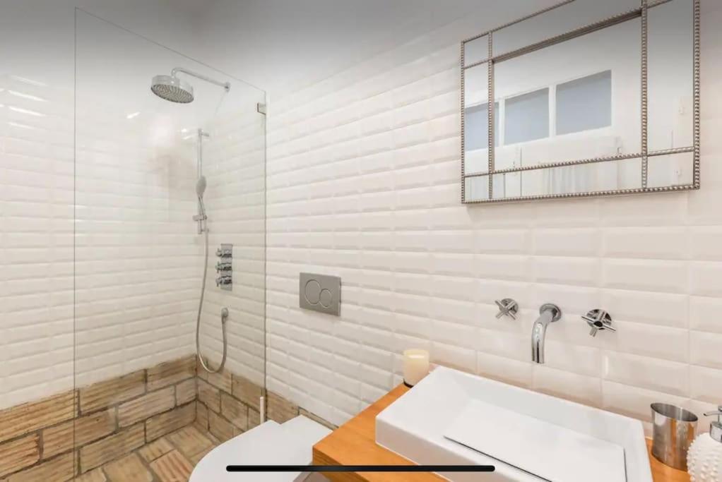 Traditional townhouse with private patio and pool photo 3