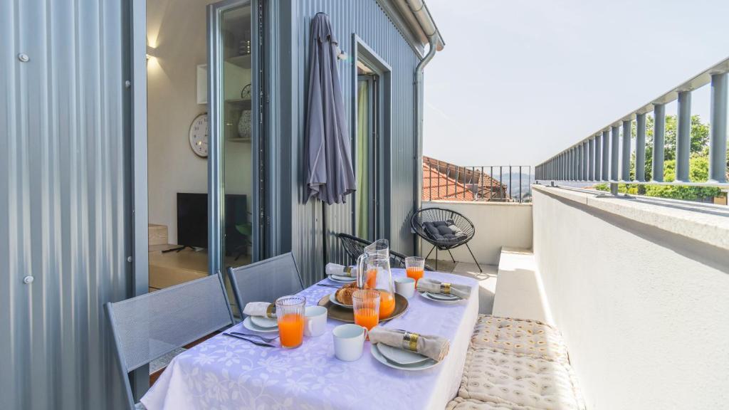 Terrace Pool Apartment Oporto by LovelyStay — photo 1