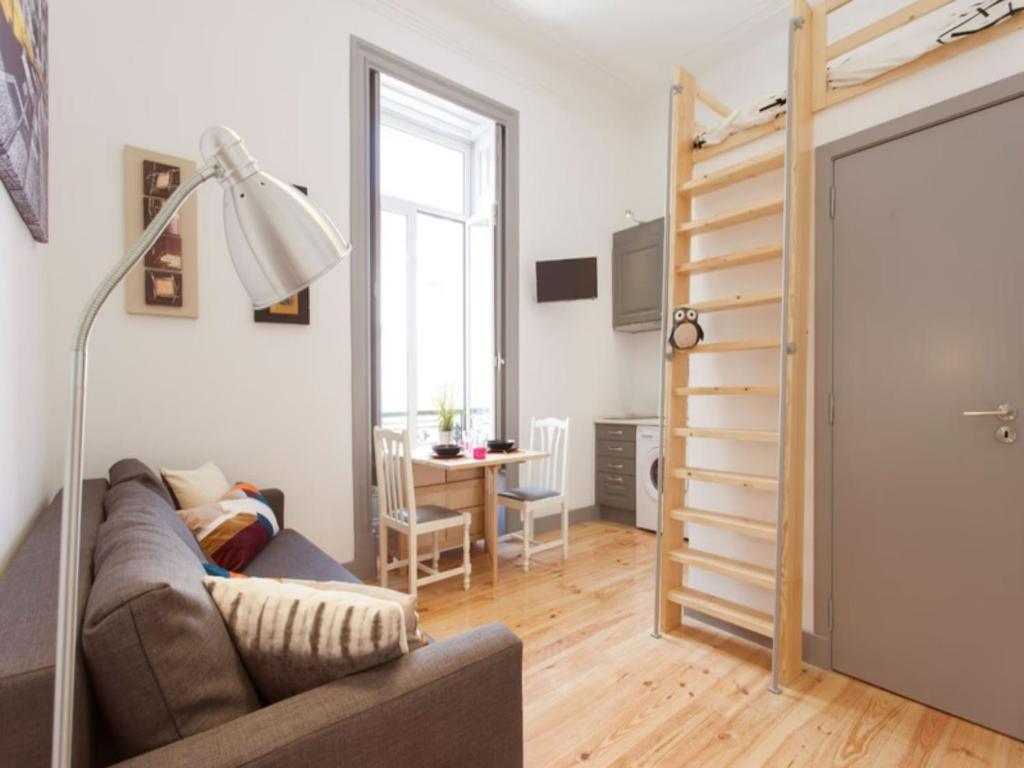 Studio apartment located central Lisbon — photo 1