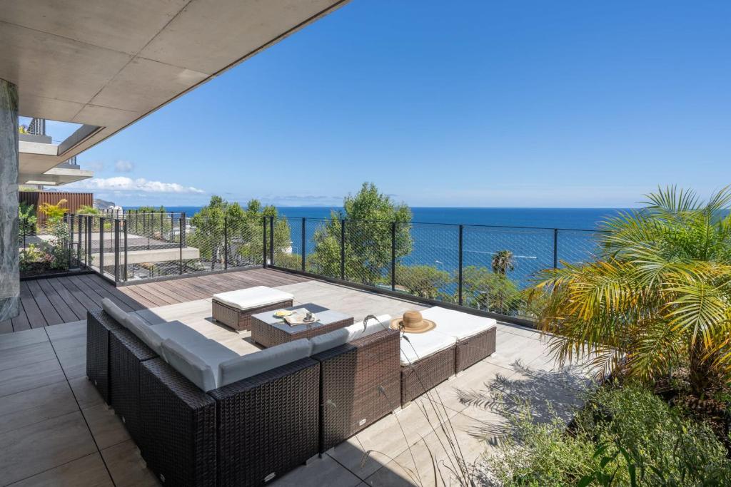 Lyra Lux Penthouse by LovelyStay — photo 1