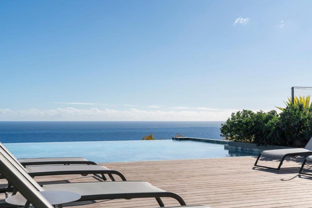 Lyra Lux Penthouse by LovelyStay photo 2