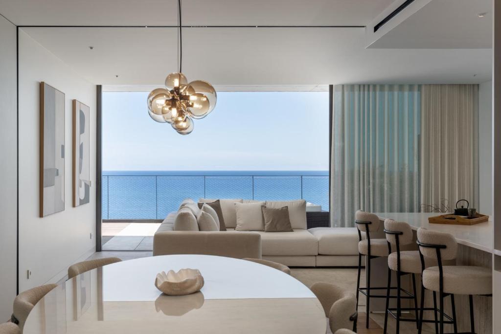 Lyra Lux Penthouse by LovelyStay photo 3