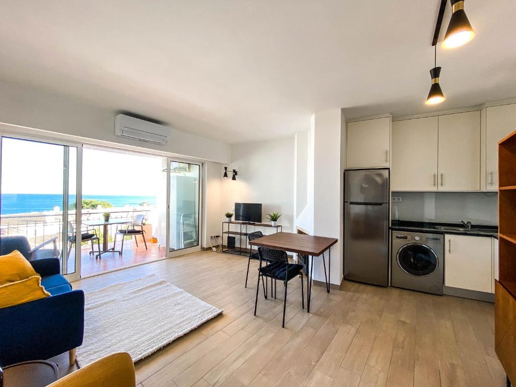 Balcony with Seaview - 1 Bed Apartment photo 3