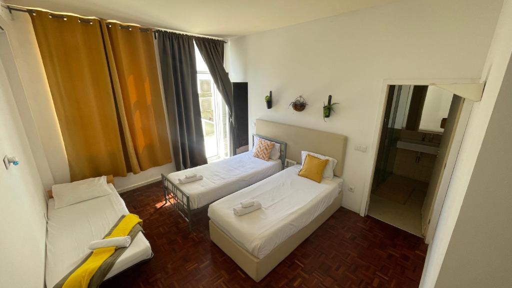 Pink Yellow Porto Apart photo 2