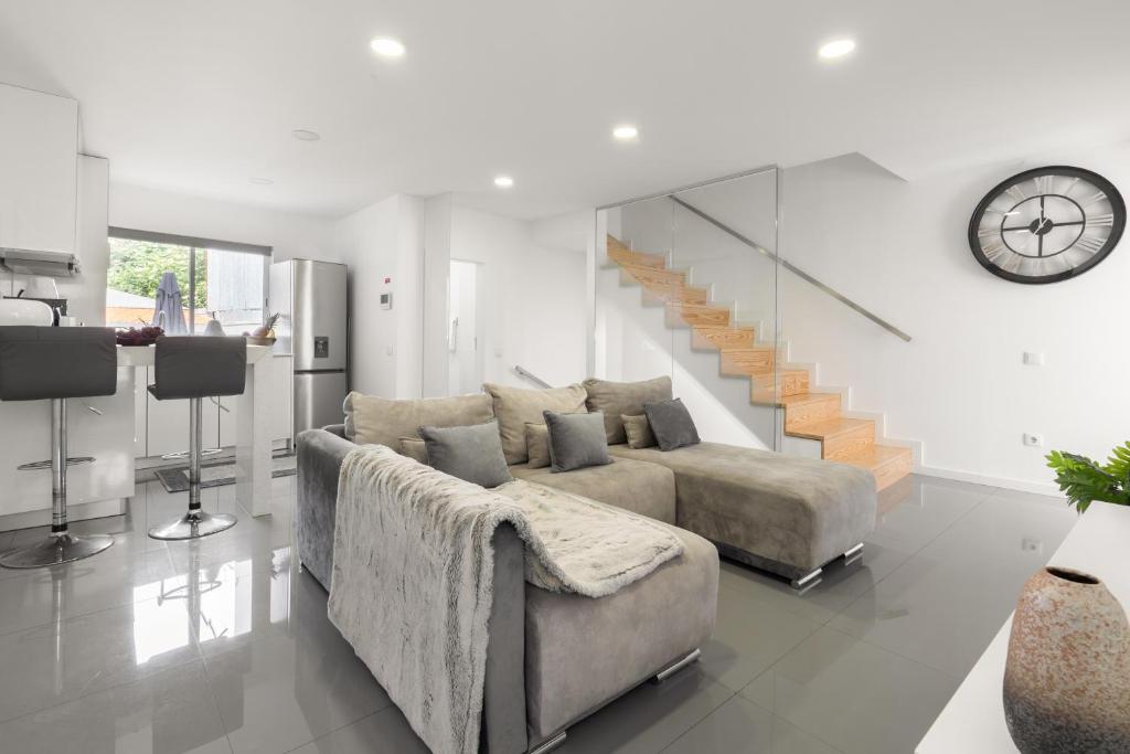 Host Wise - Spacious Noble Apartaments Ace Location — photo 1