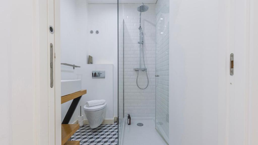 Modern Apartment in Bairro Alto by LovelyStay photo 3