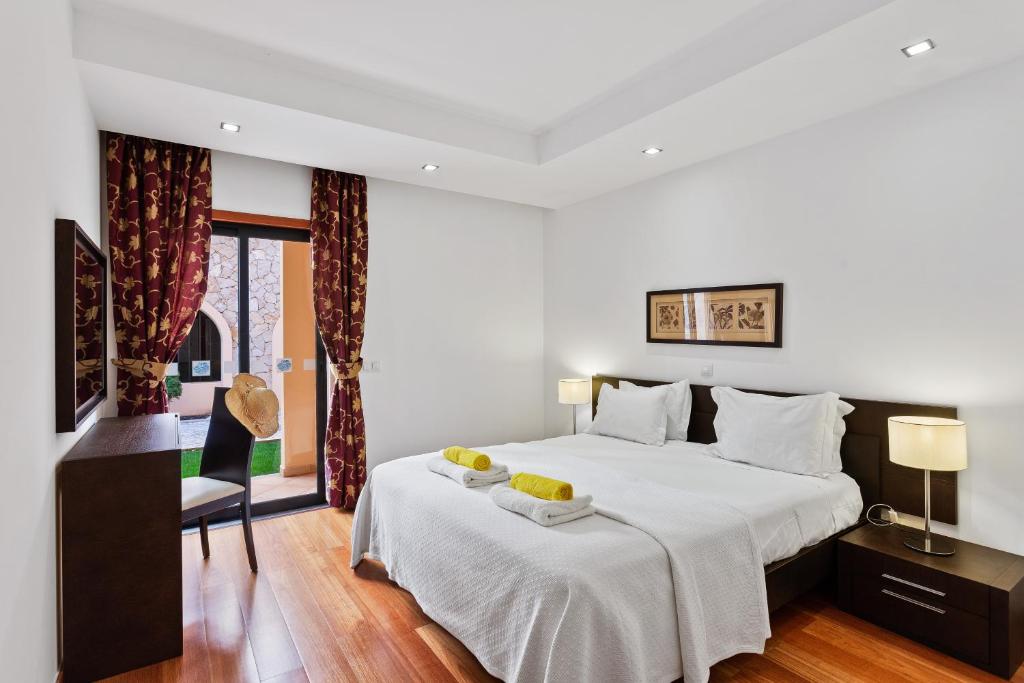 Luxury Holiday 2-bedroom Apartment Praia da Luz photo 2