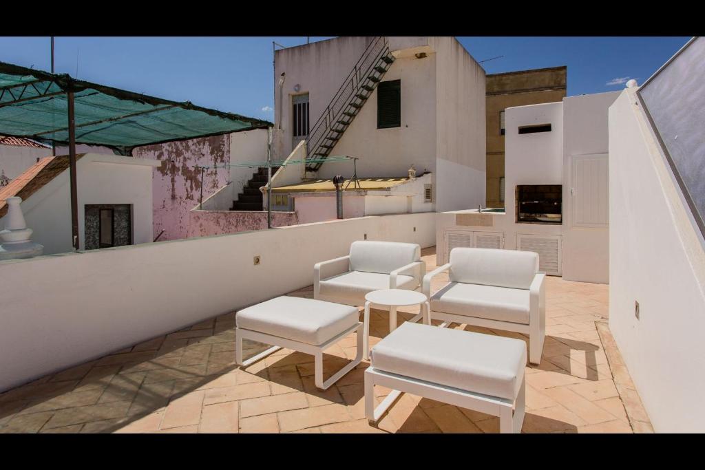 Stunning House With Rooftop and Pool by LovelyStay photo 2