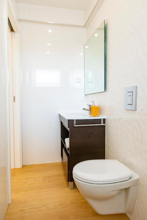 The Modern 1385 Apartment photo 3