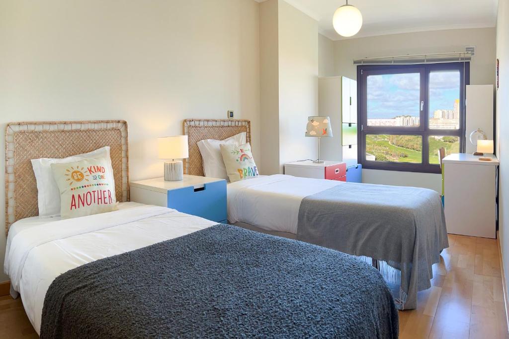 Spacious 2BR apartment with free parking in Lisbon by Soulplaces photo 2
