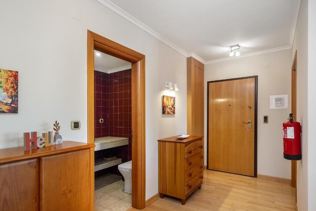 Spacious 2BR apartment with free parking in Lisbon by Soulplaces photo 3