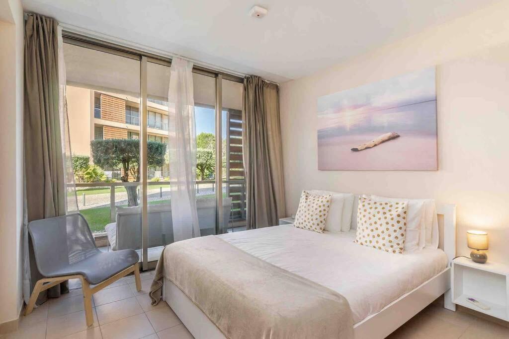 Salgados Beach House 2-Bedroom & 7 Pools photo 2