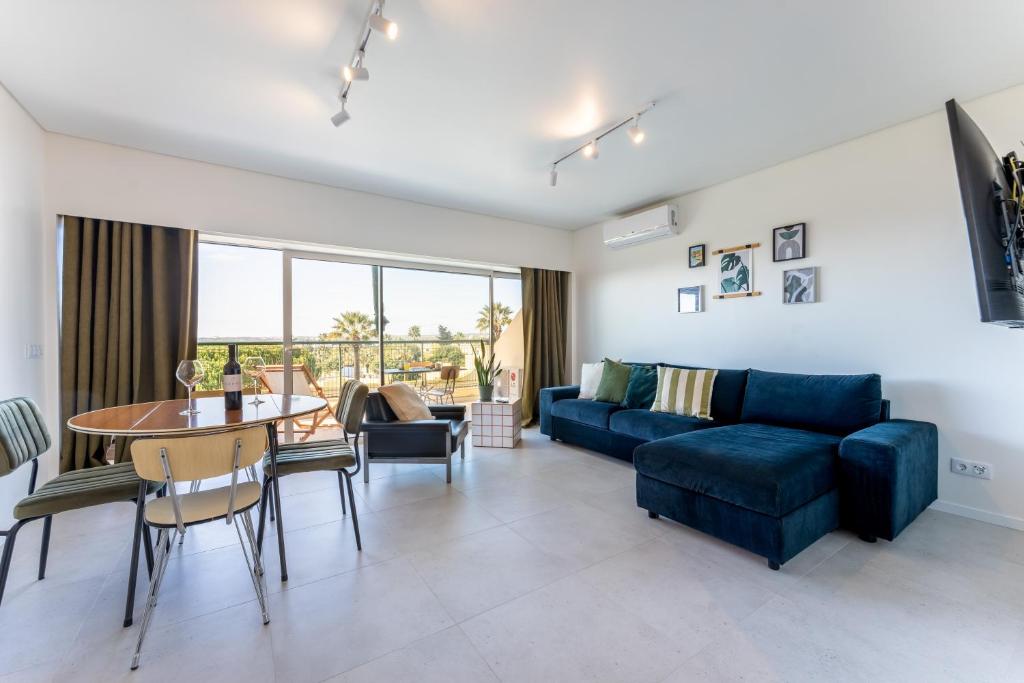 Tasteful 1 BDR Flat W/Balcony & Pool by LovelyStay photo 2
