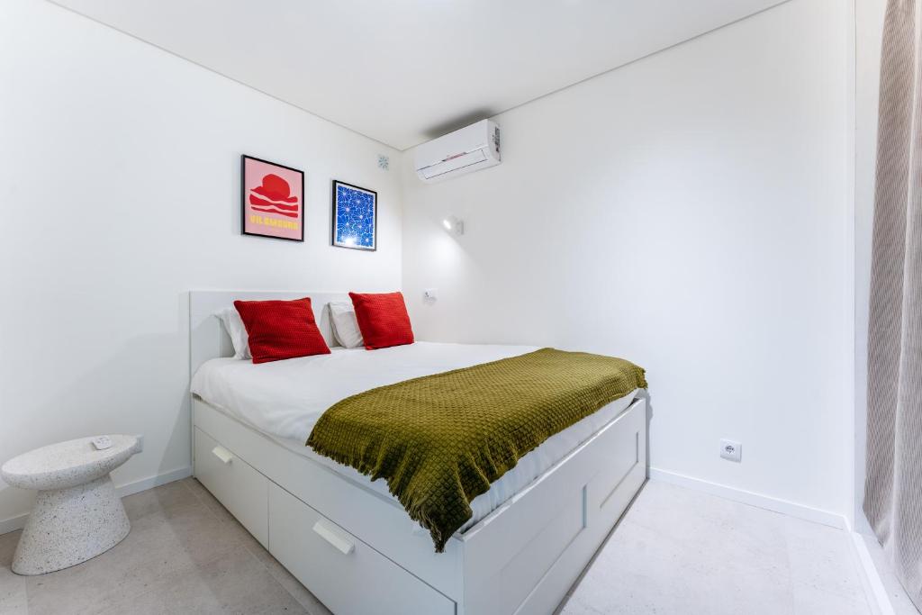Tasteful 1 BDR Flat W/Balcony & Pool by LovelyStay photo 3