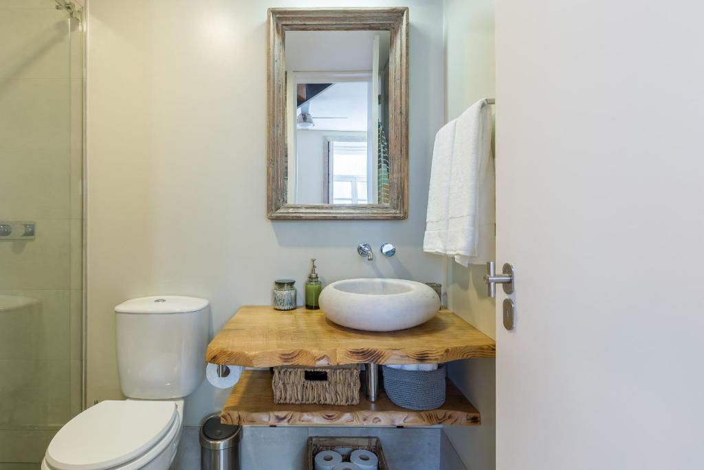 Stylish Downtown Porto Duplex 2BR Walk everywhere! photo 3