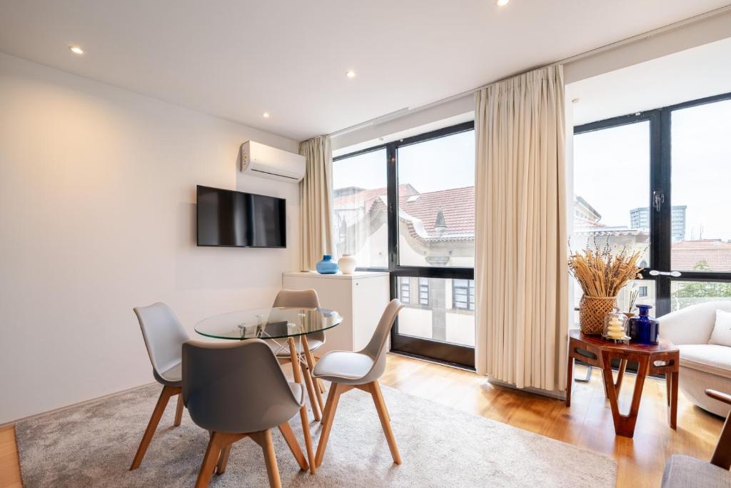 Stylish Flat with Workspace & Garage by HostWise photo 2