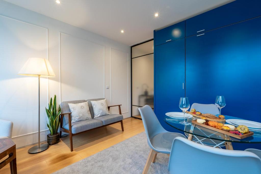 Stylish Flat with Workspace & Garage by HostWise photo 3