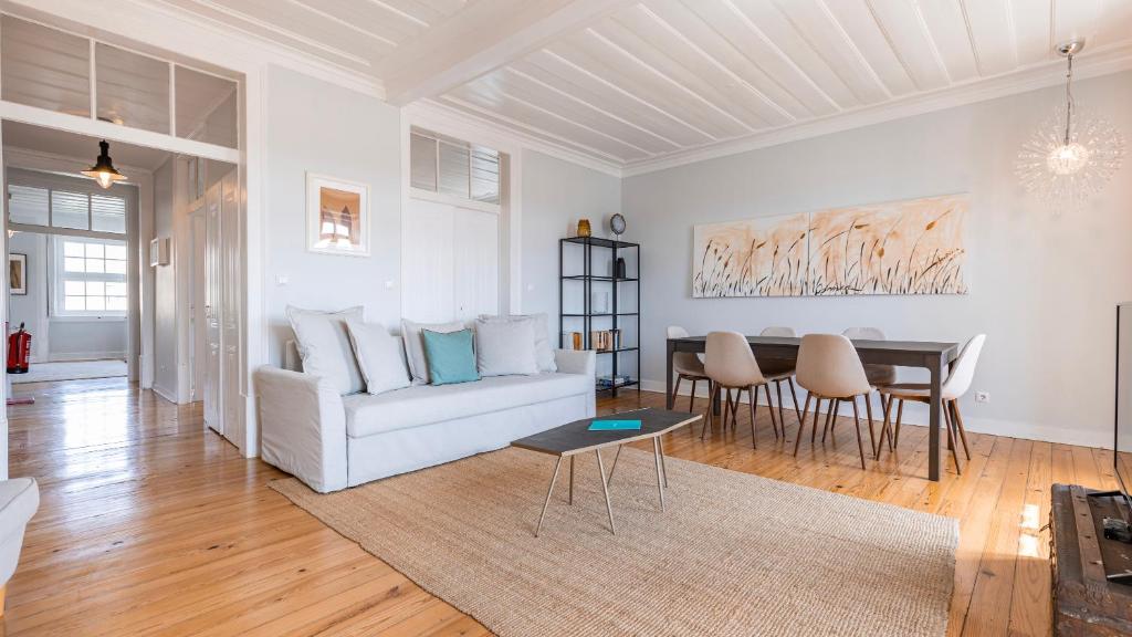 Sunny Belém Home by LovelyStay — photo 1