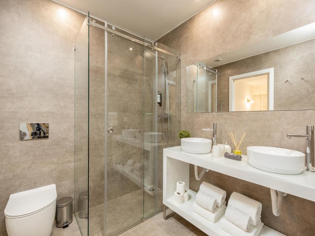 Spacious 4-Bedroom Apartment in Porto photo 3