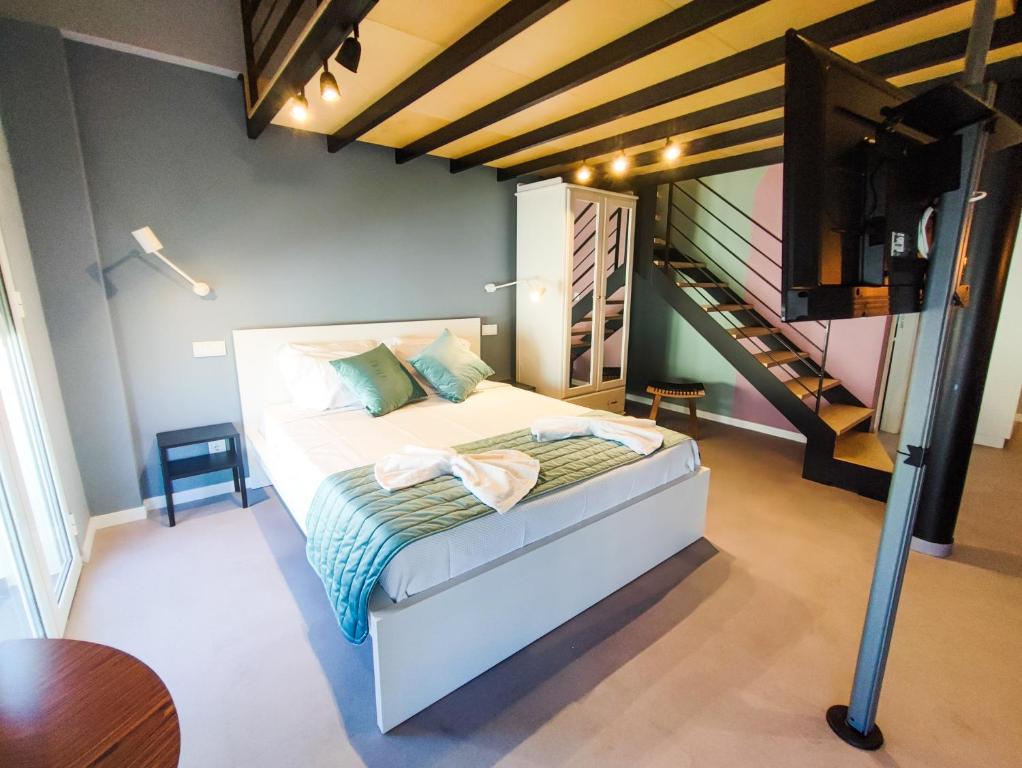 Social Lodge Happiness Studios photo 2