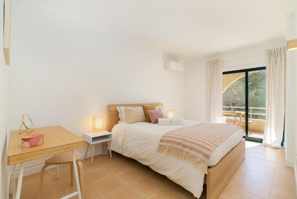 Salgados Sunny Beach Apt - 7 min walk from Beach by Lisbeyond photo 2